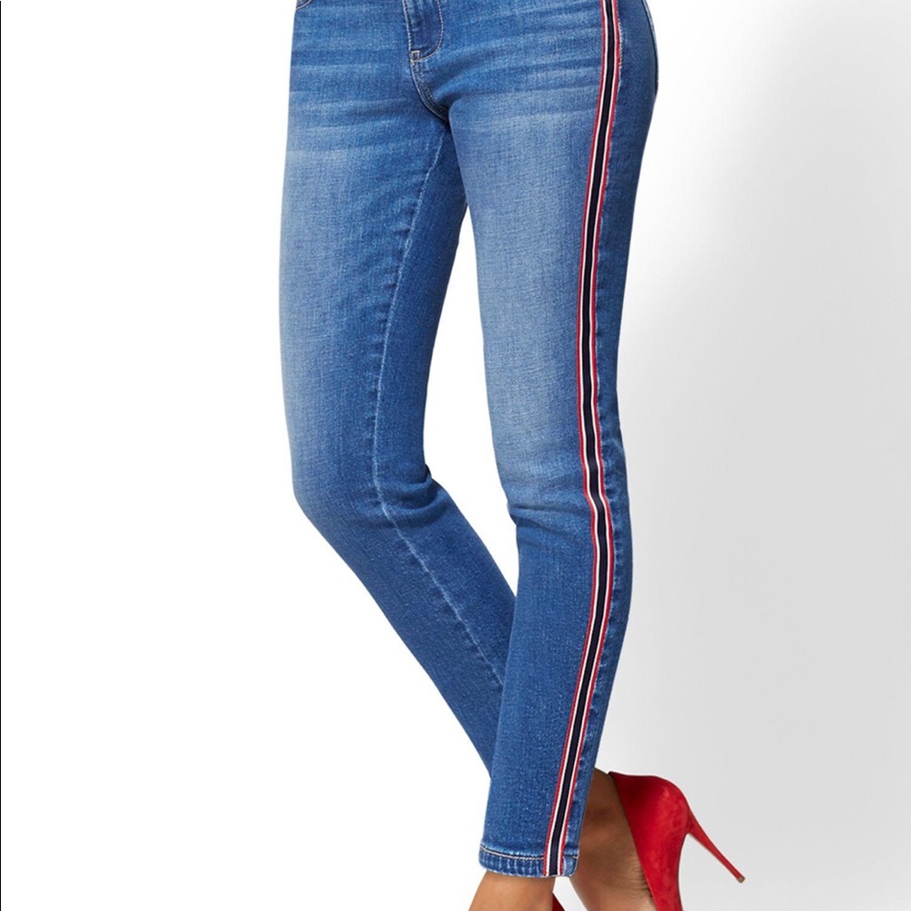 NWT New York & Co Striped Leg Jeans